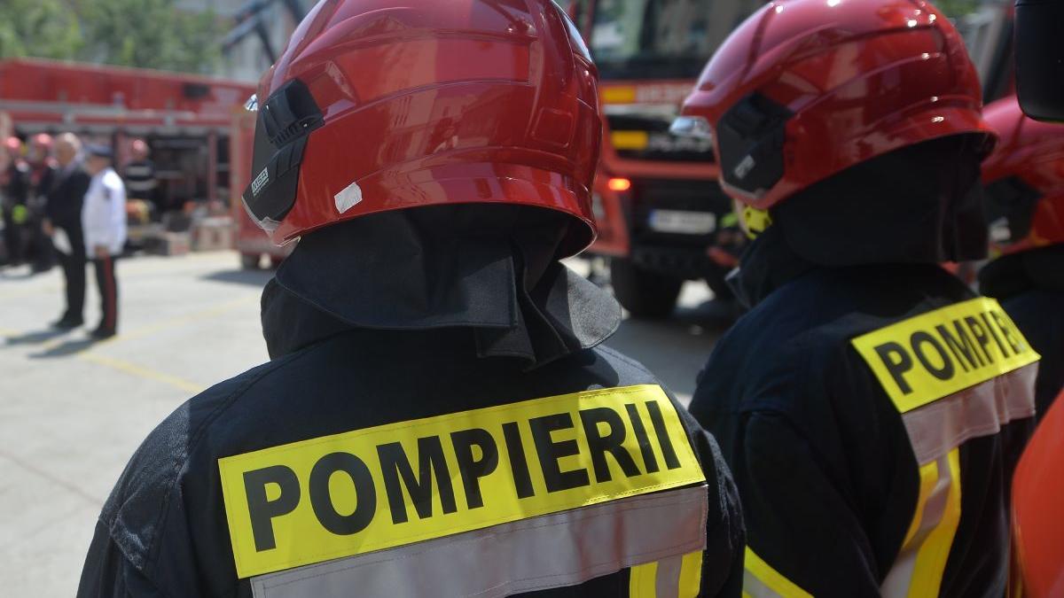 femeie alba livezile luat foc haine mancare