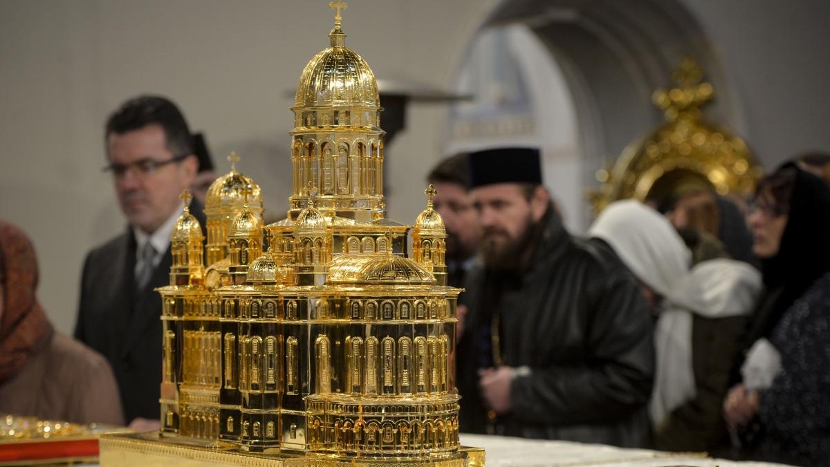 cearta usr plus biserica infiintare centru de vaccinare catedrala neamului