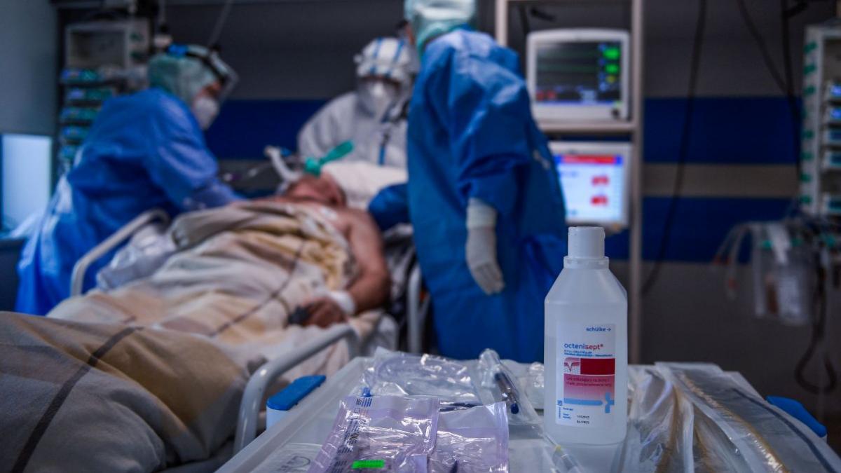 medic american mort india infectat coronavirus vaccinat