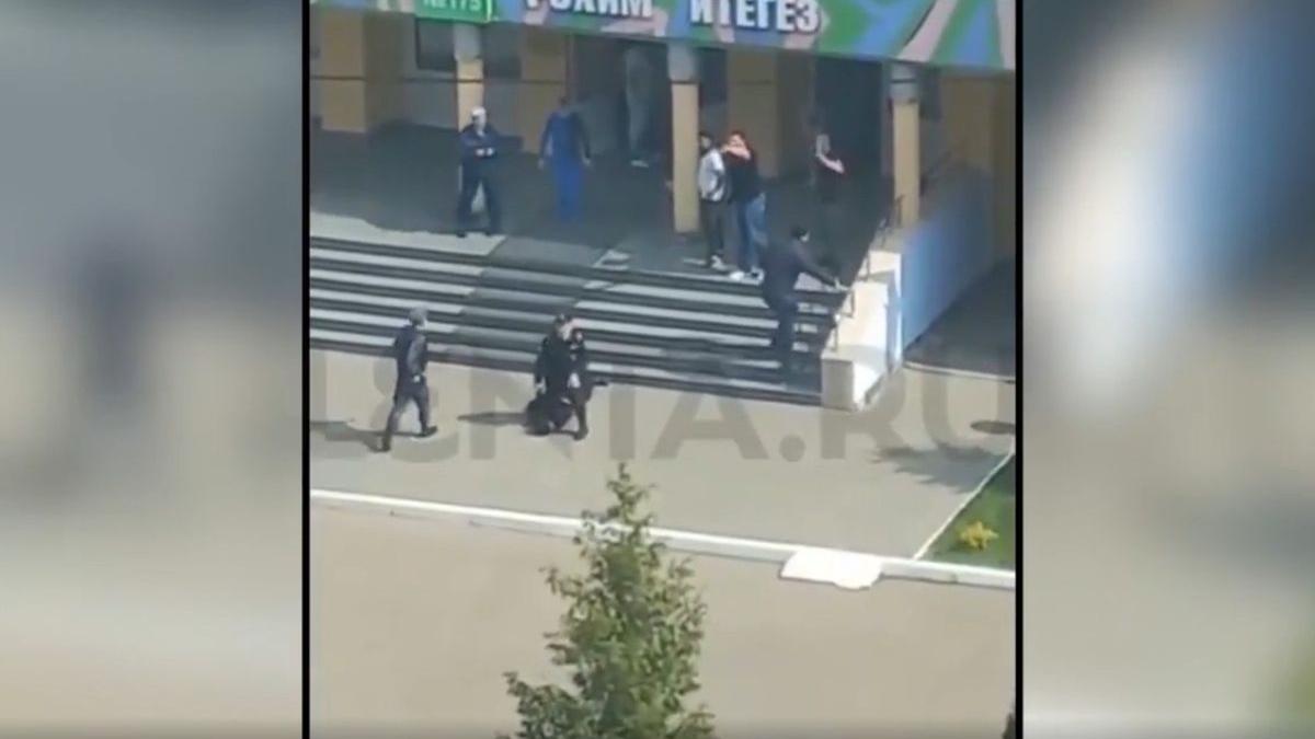 atac scoala rusia morti elevi profesoara