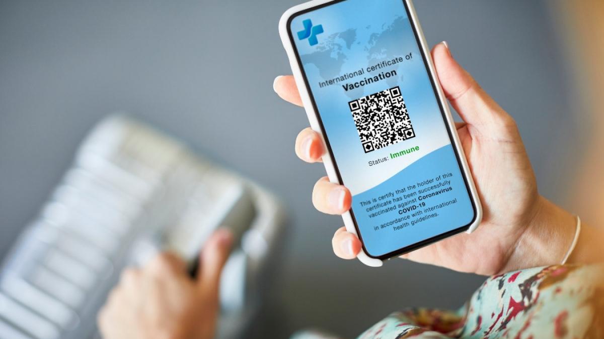 Pașaportul COVID va conține un cod QR și se va putea descărca dintr-un portal web securizat