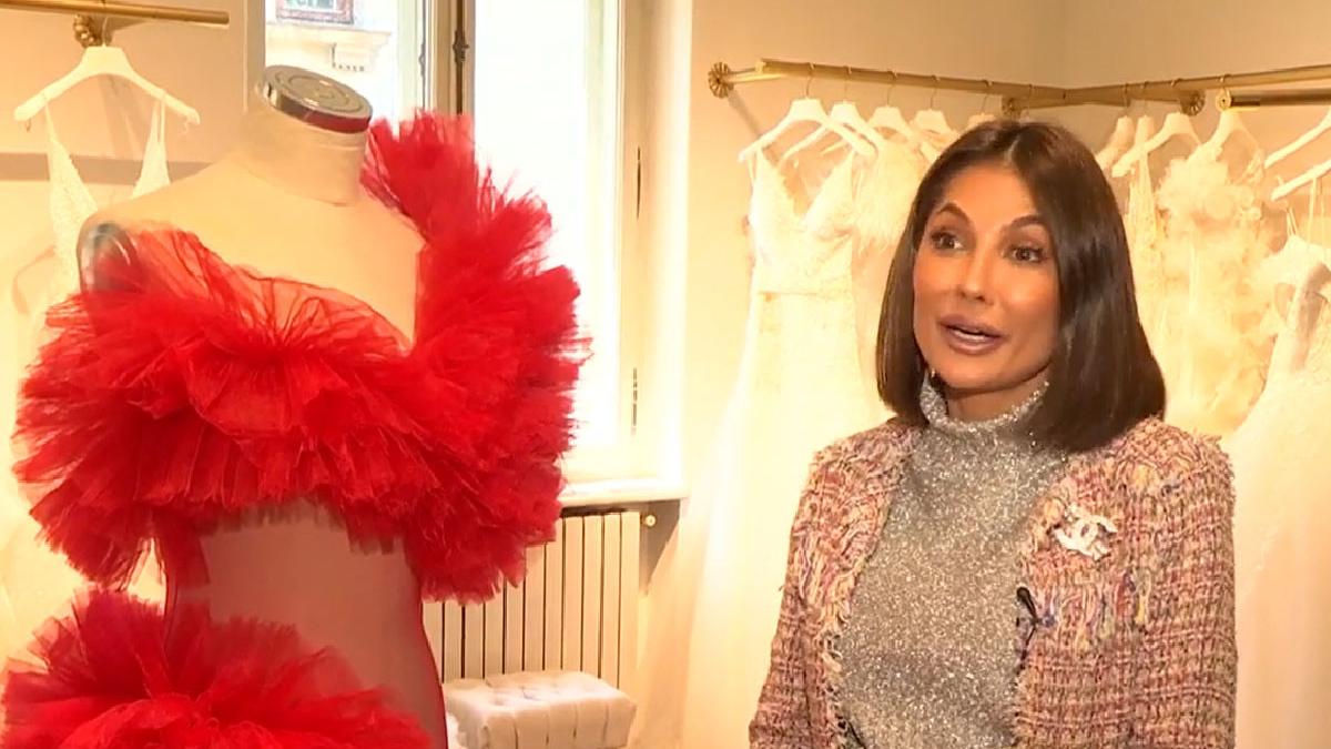 thalia premiile grammy latino rochie designer roman