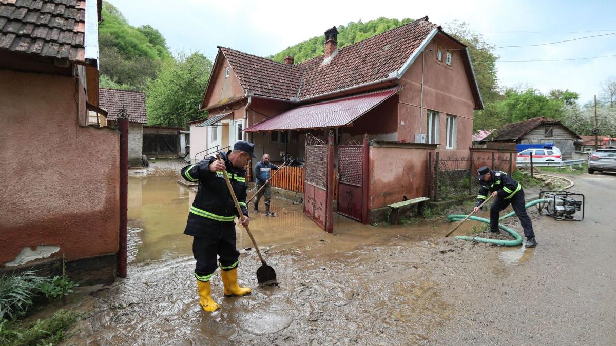 inundatii puternice satu mare oameni evacuati