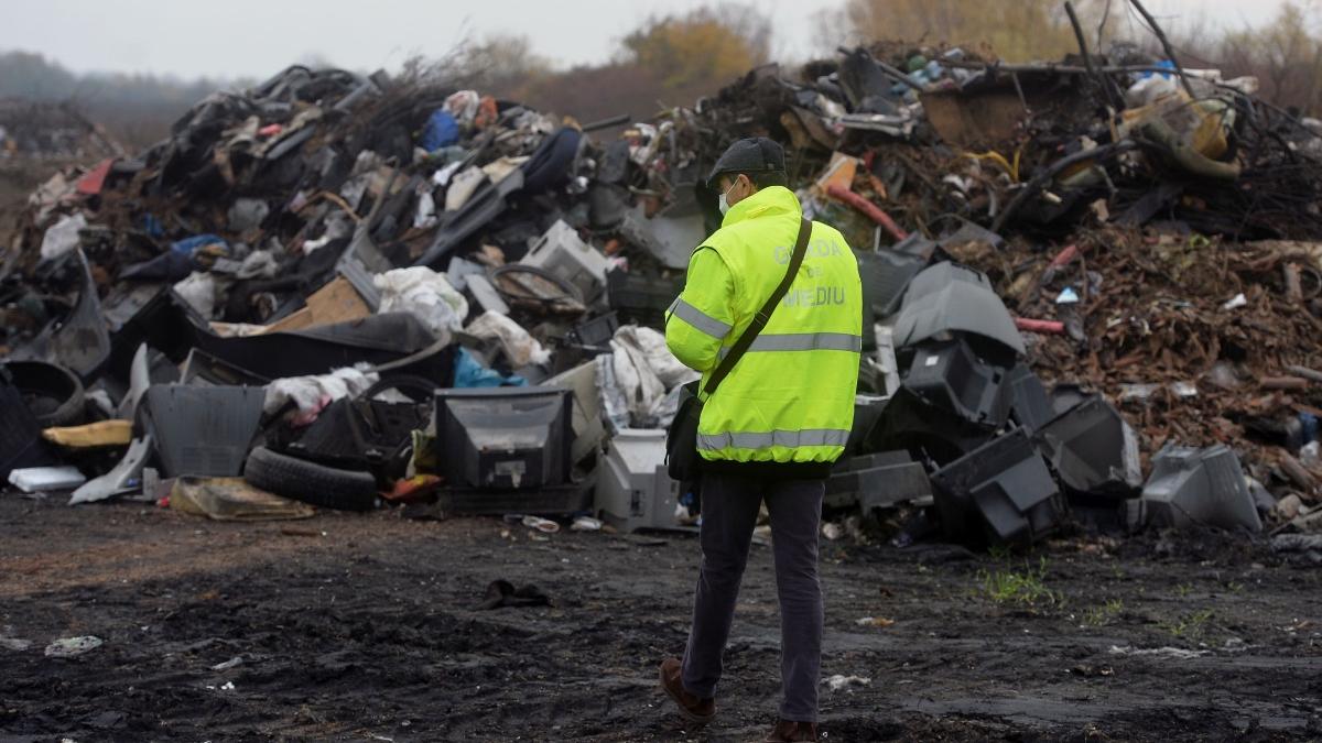 structuri crima organizata presiune punctele vamale pentru a introduce deseuri romania