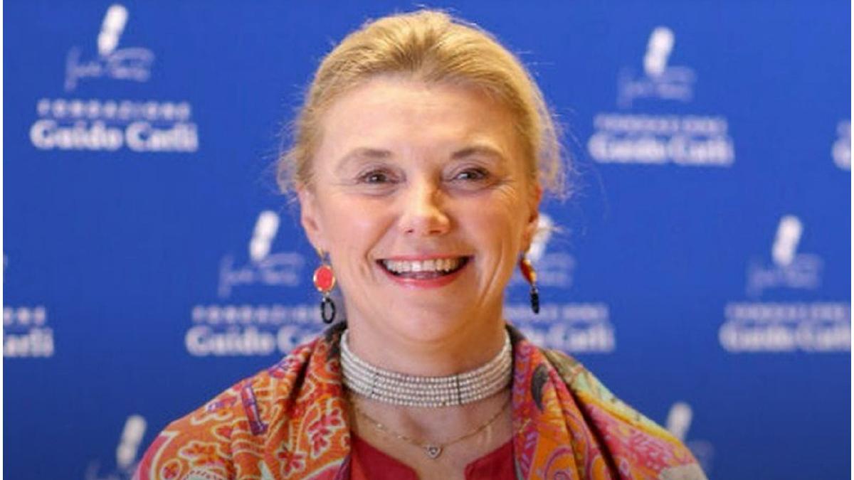 femeie italia conducerea departament securitatea informatiilor