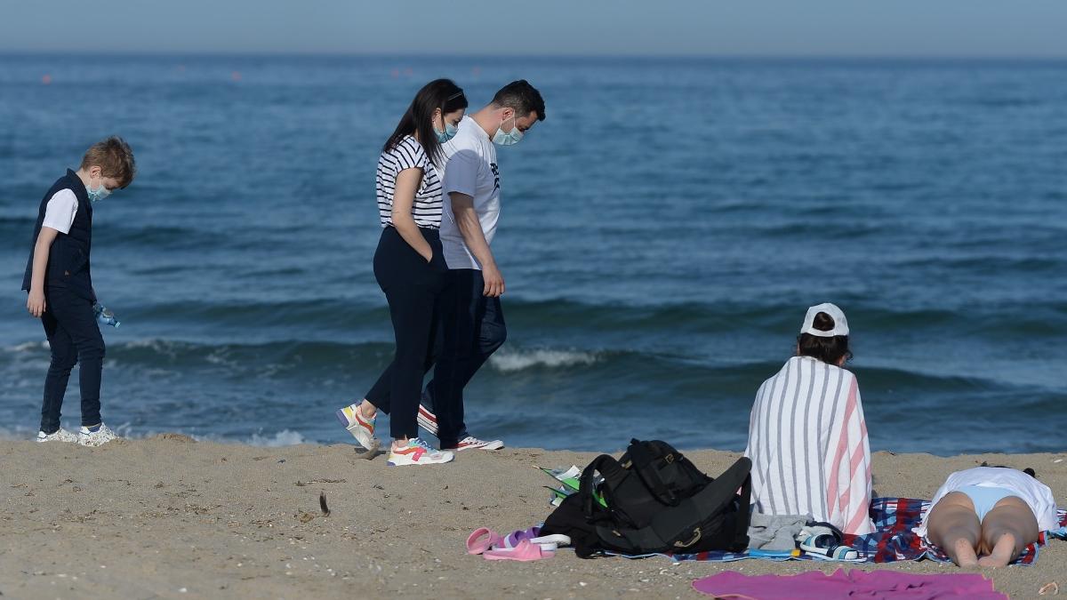 primul weekend de libertate la mare cum sarbatoresc turistii pe litoral
