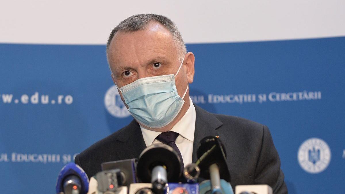 sorin cimpeanu ministrul educatiei scoala elevi