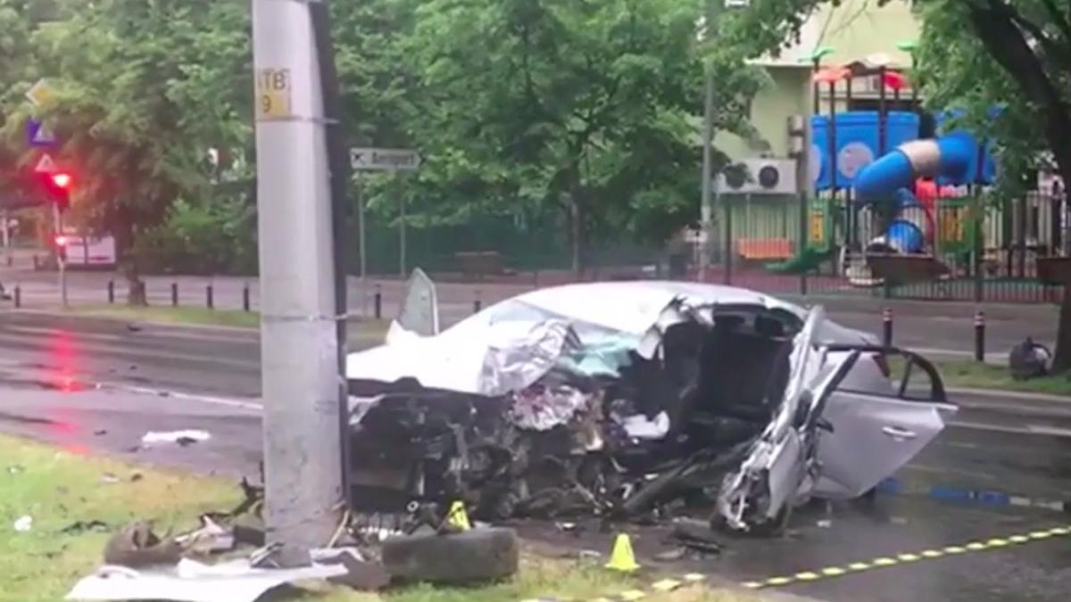 accident grav capitala doi tineri stare grava masina a intrat in stalp