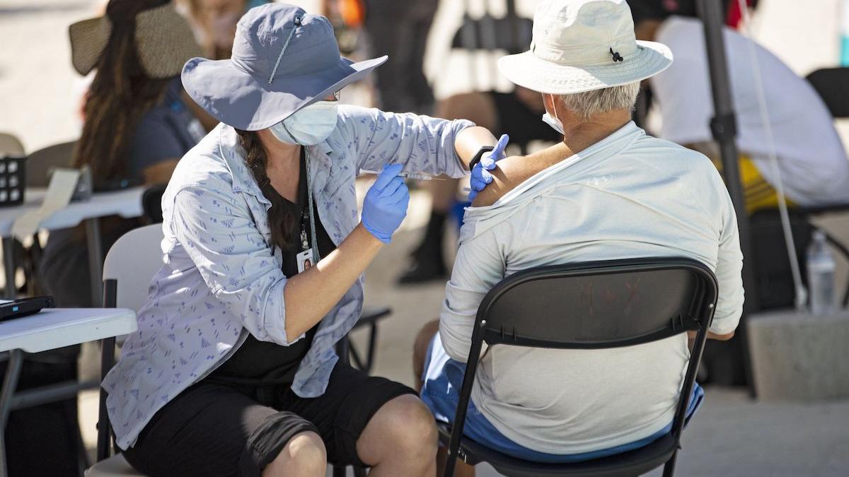 infectii coronavirus scazut prima doza vaccin