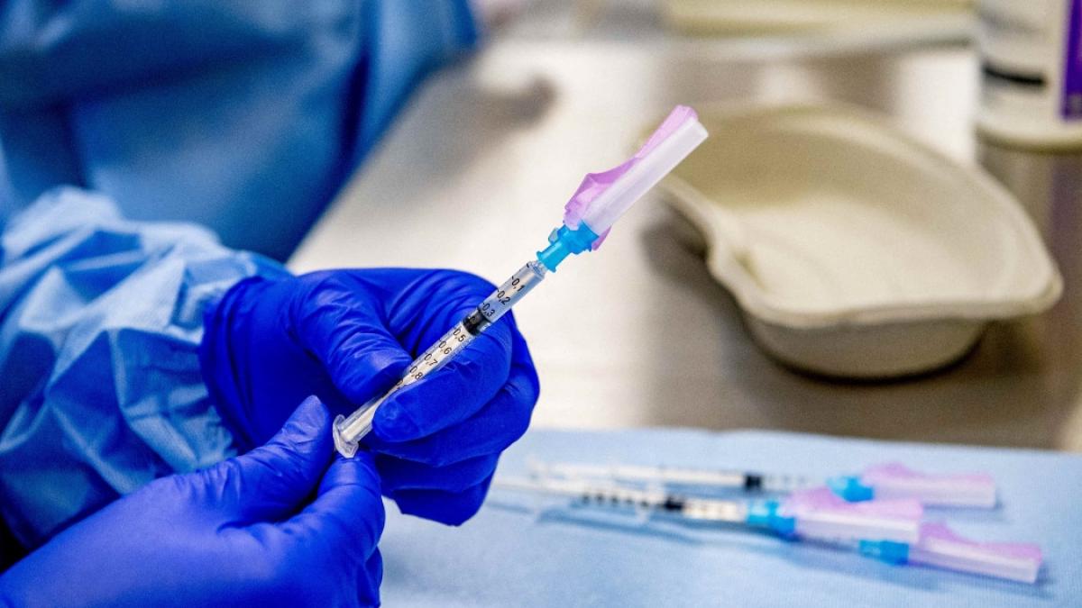 vaccin produs companie franceza sanofi eficienta crescuta