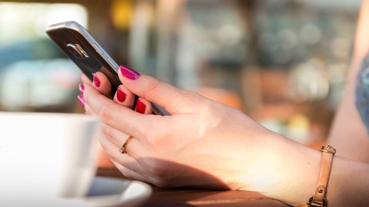 manichiura french oja semipermanenta