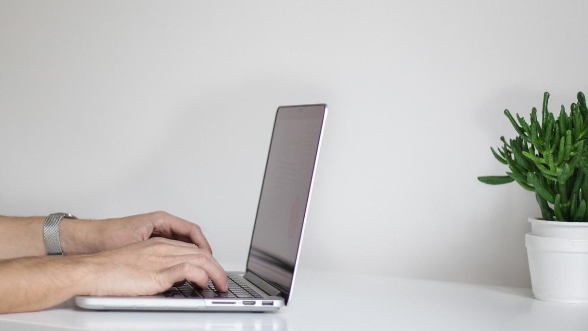 romanii care cauta loc de munca cer sa lucreze 1 2 zile pe saptamana acasa