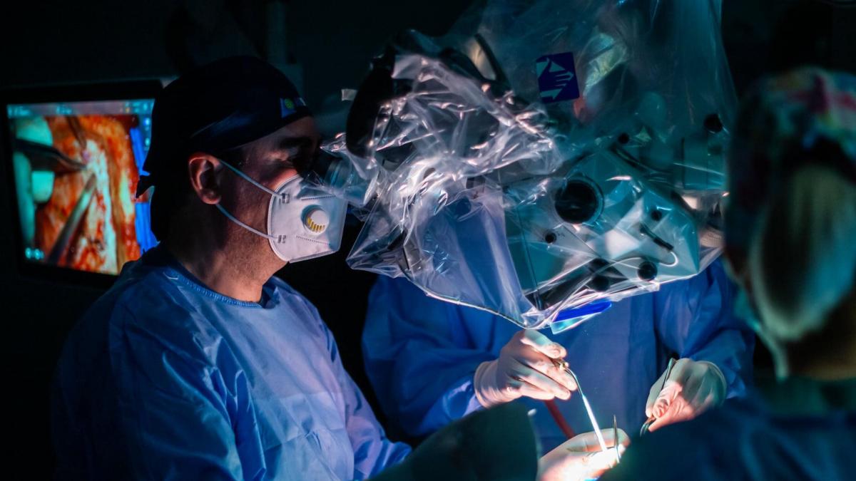 fata de 15 ani operata pe creier dupa ce medicii ieseni i au descoperit intamplator o tumora