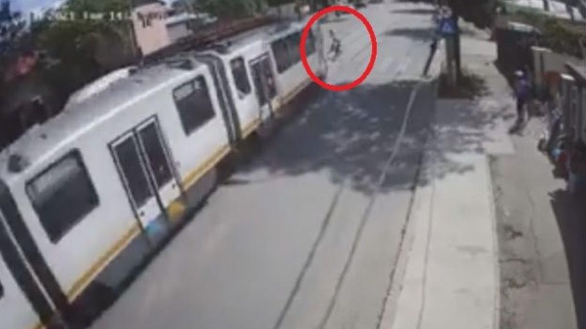 mama trei copii spulberati tramvai bucuresti