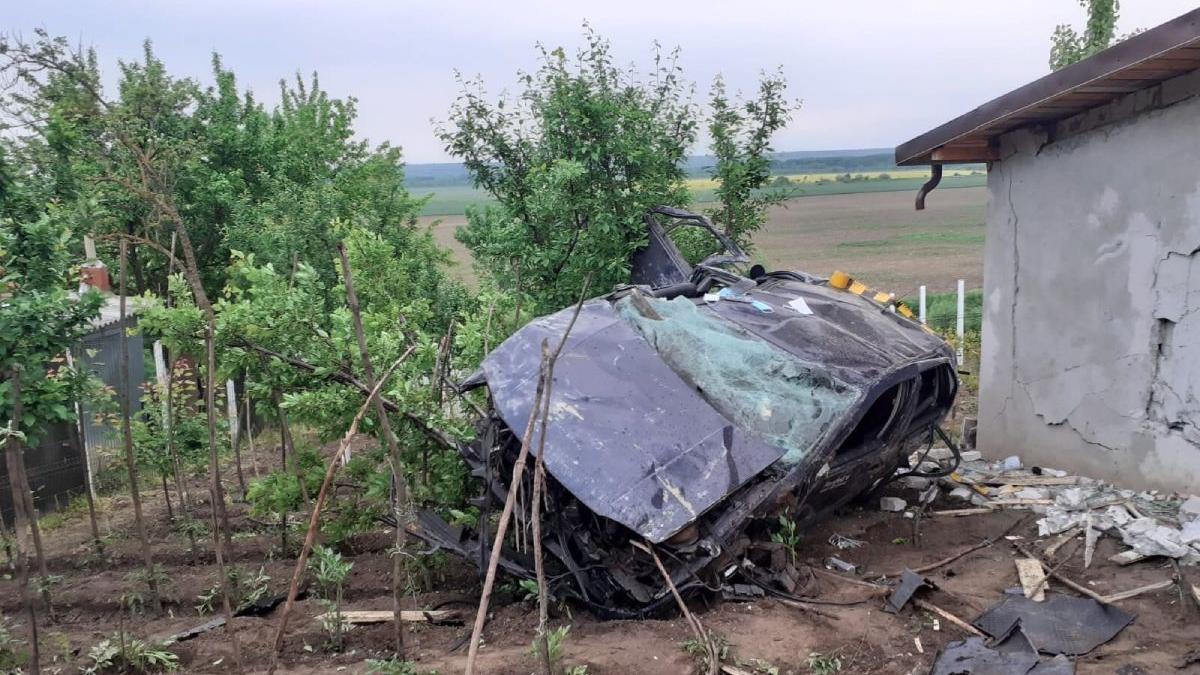 cinci tineri petrecere masina casa scoposeni