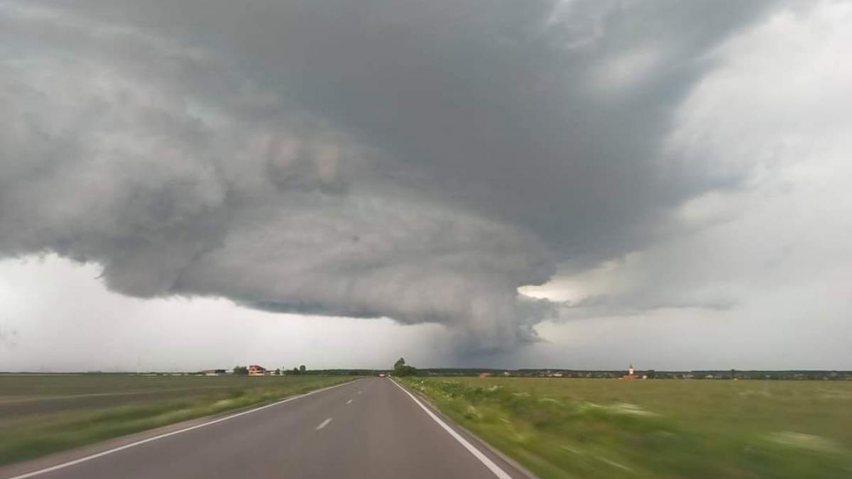 prapad furtuna case acoperisuri distruse bihor