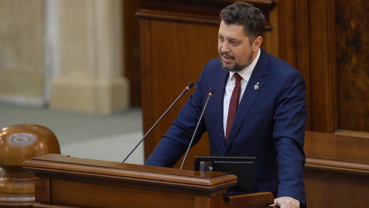 aur a depus un proiect de lege impotriva discriminarii pe baza de vaccin