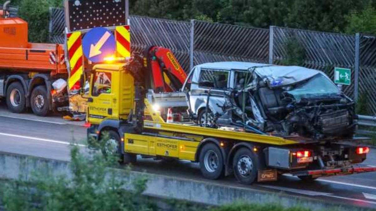 doi romani morti microbuz distrus accident autostrada austria
