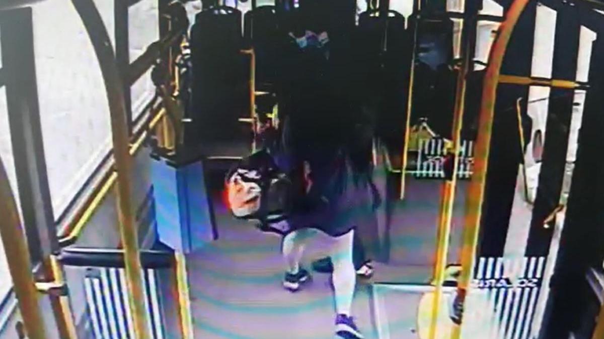 femeie lovit controlor autobuz cluj napoca bilet