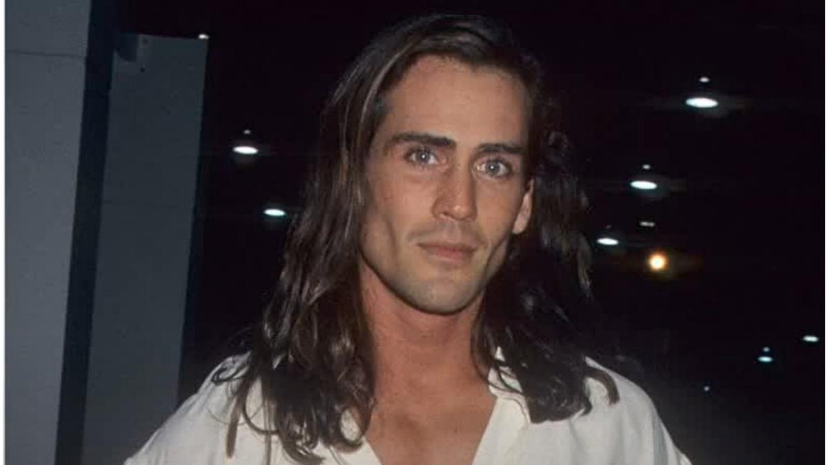 actor tarzan accident avion