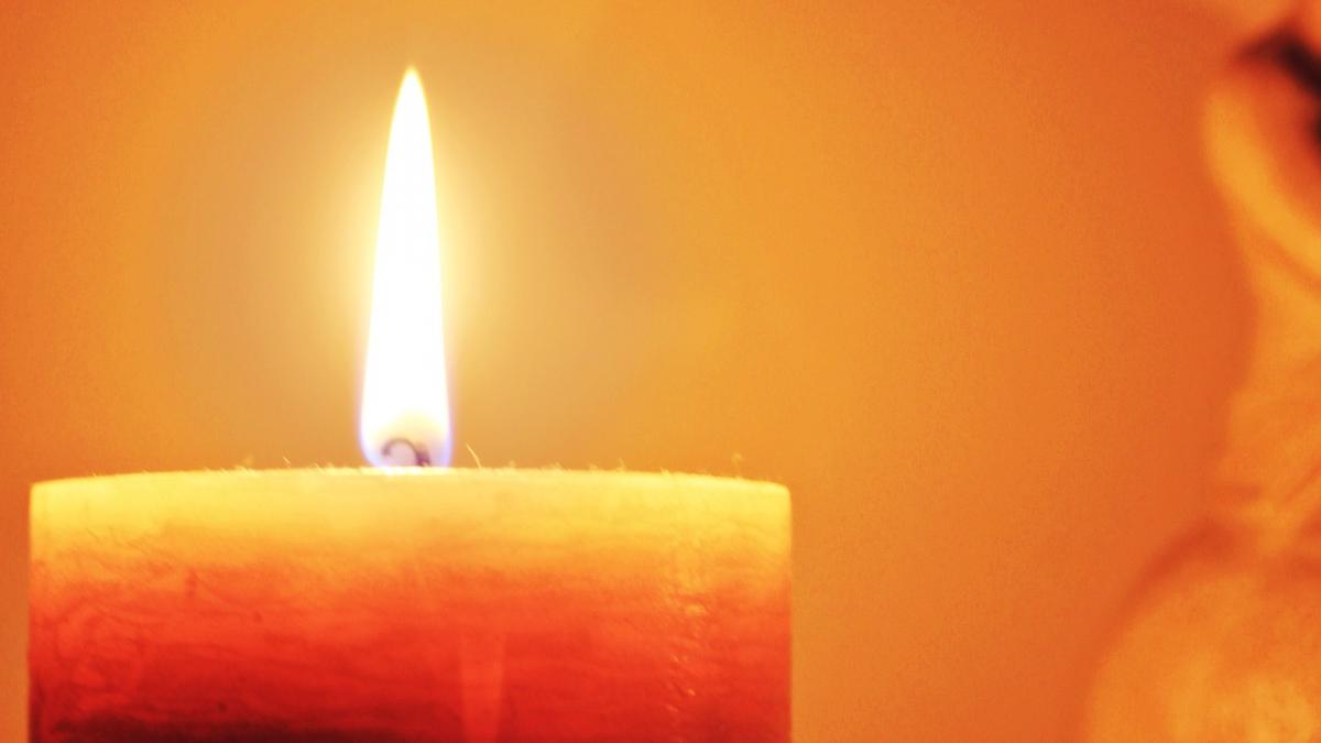 arderea lumanarilor te poate face bogat