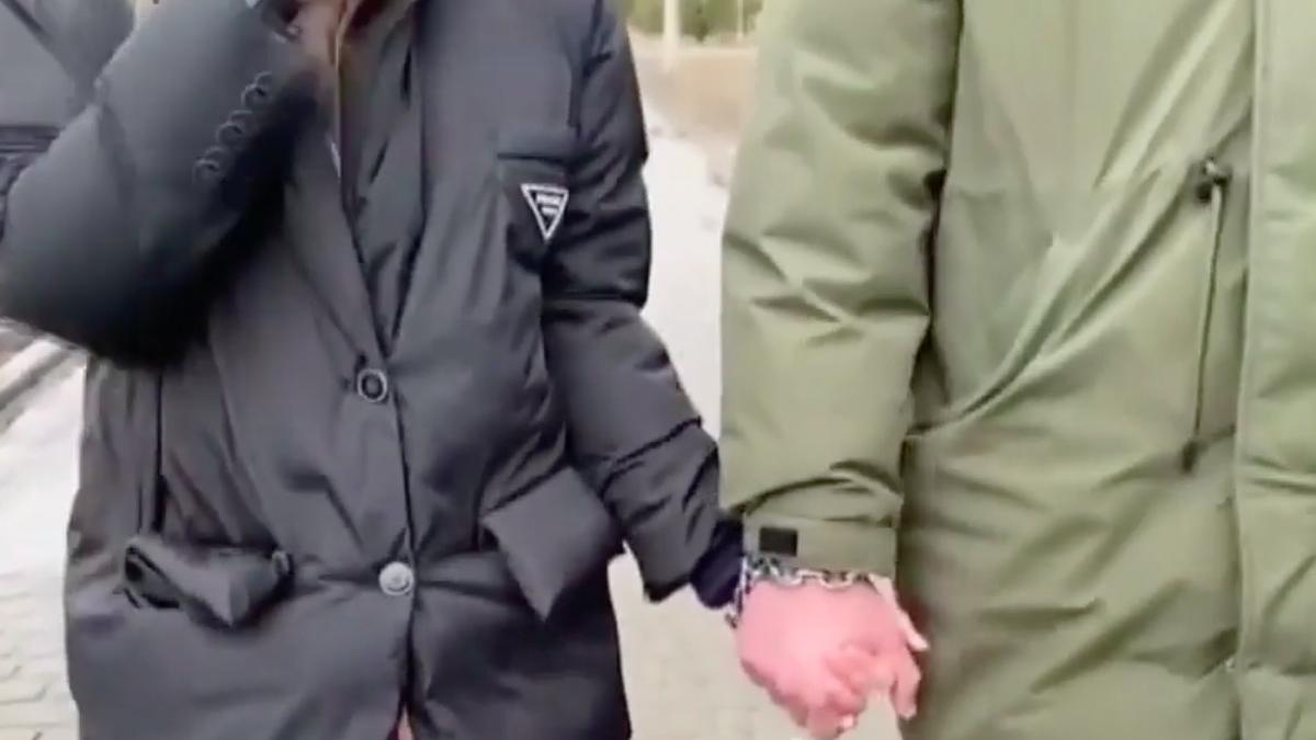 doi tineri ucraina incatusat nu se mai despart pana la nunta