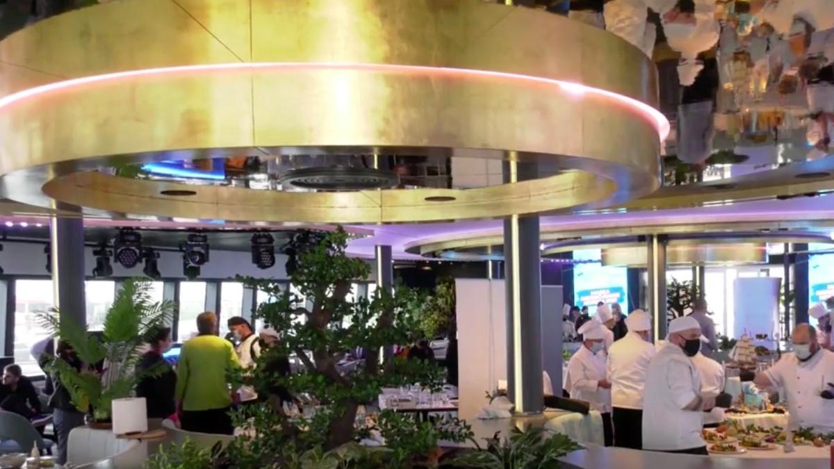 petrecere sute invitati yacht de lux incheiat parada masini retro mamaia constanta