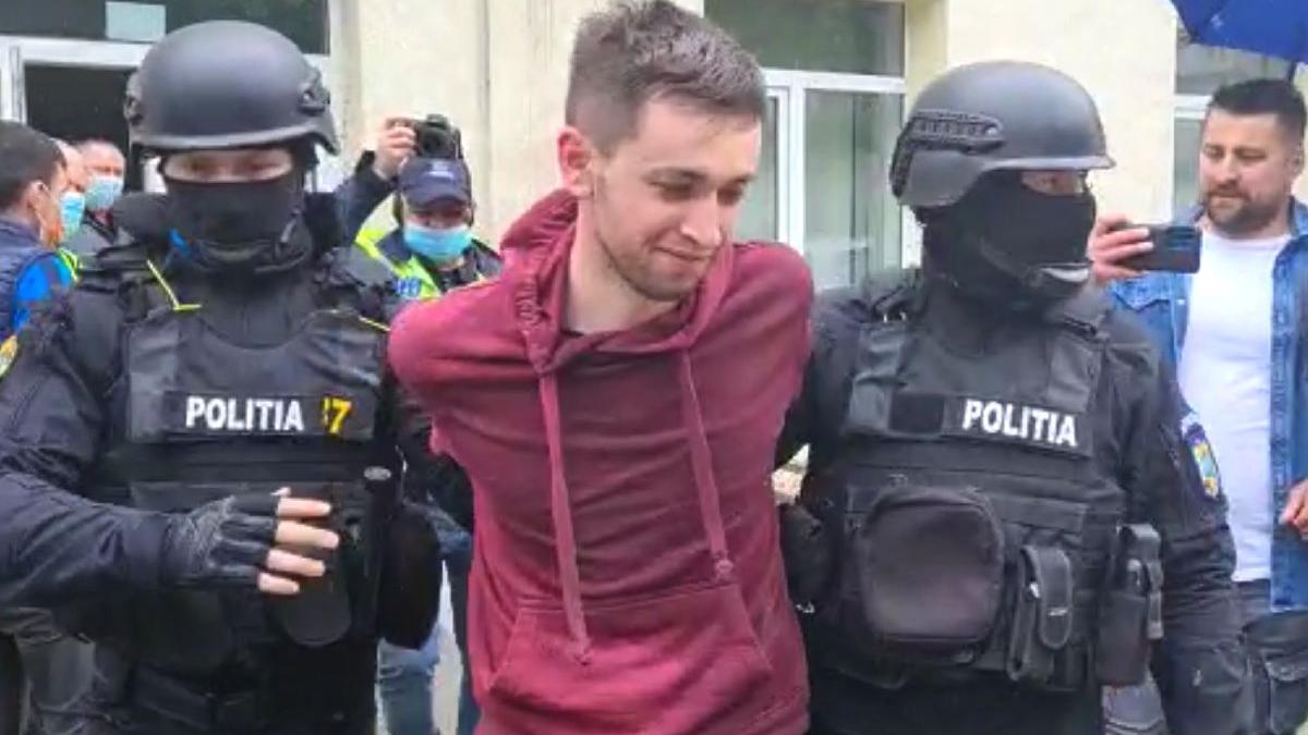 tanar iasi lovit opt masini tramvai condus capul pe geam