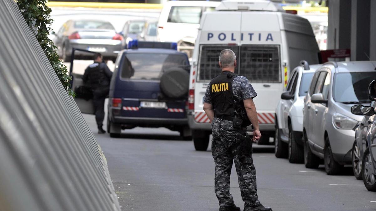 descinderi procurorii dna serviciul rutier botosani si la politisti acasa