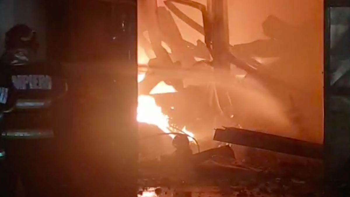 norul toxic de la incendiul din prahova se indreapta spre capitala deseuri periculoase