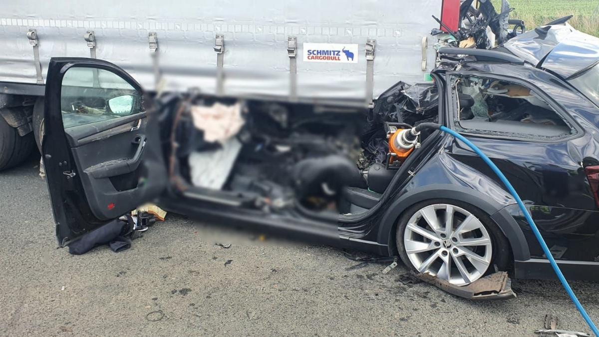 volkswagen strivit sub un tir accident cumplit pe autostrada a1 la nadlac