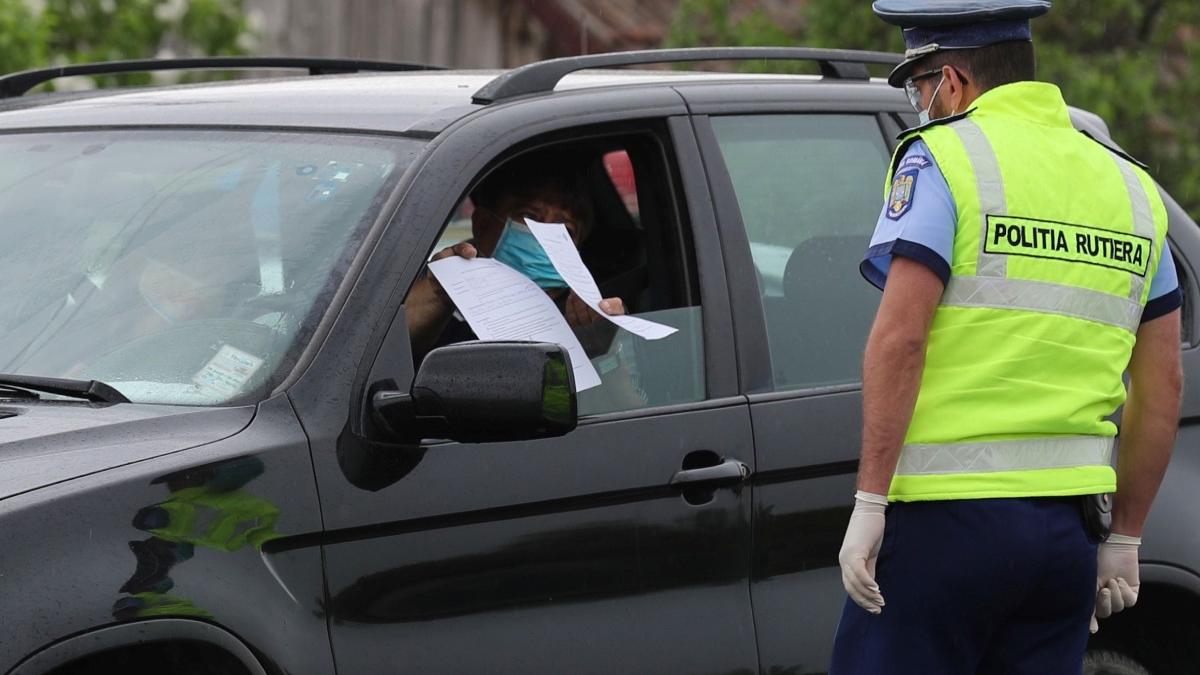 doi tineri alexandria incatusati mijlocul strazii au incercat sa mituiasca politist rutier