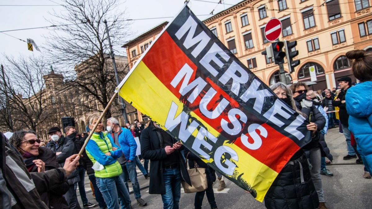 studiu munchen germania carantina populatie numarul r infectare ralph brinks