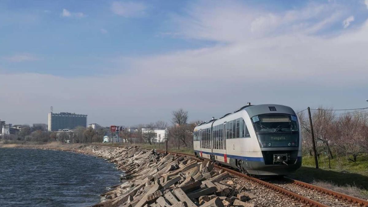 cfr introduce 40 trenuri suplimentare catre marea neagra delta dunarii