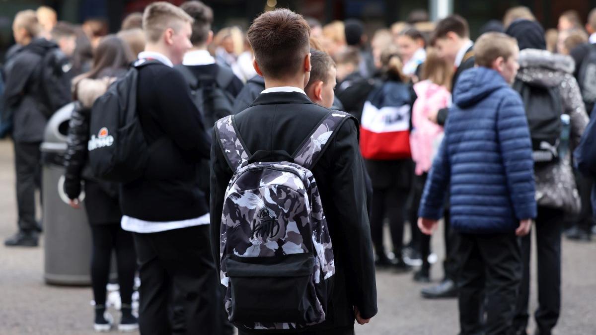 elev tentativa sinucidere george bacovia bucuresti