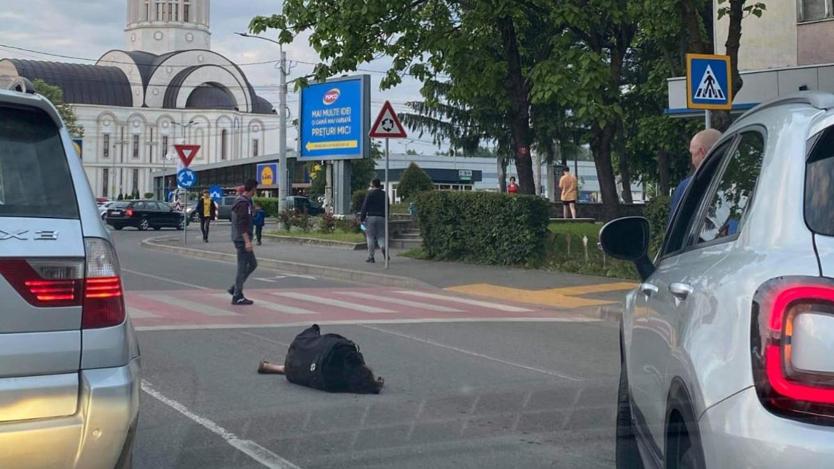 femeie satu mare cazut strada