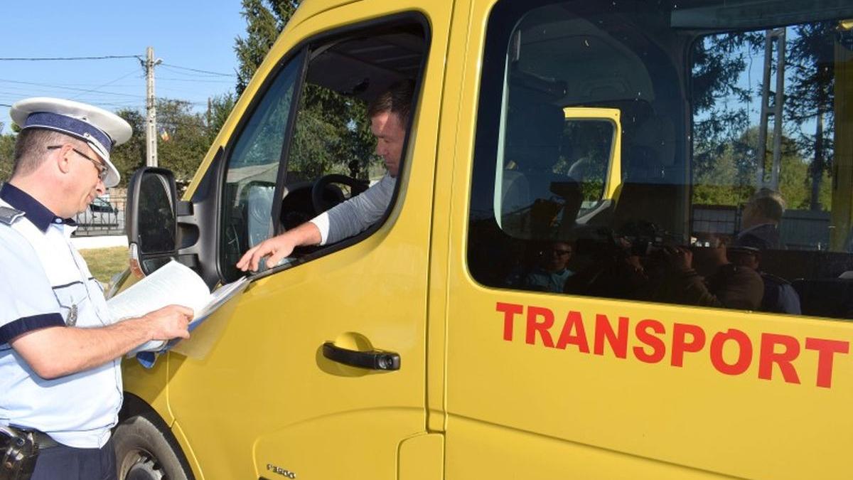 sofer prins beat volan transporta calatori microbuz