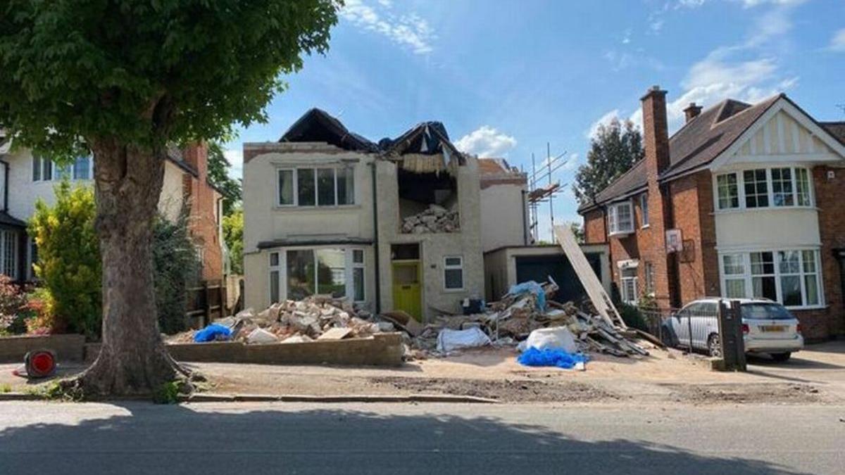 barbat anglia locuinta demolata constructor vacanta