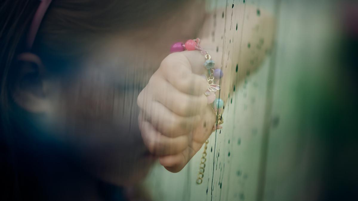 fetita violata baieti facebook