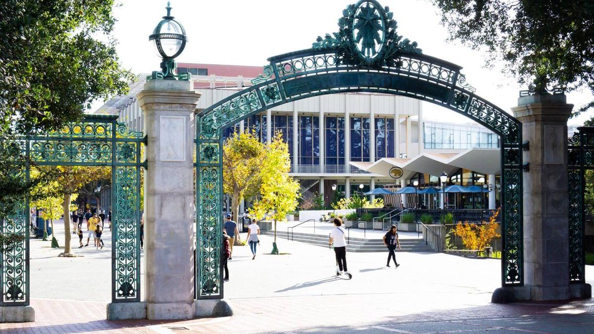 roman donat 25 milioane dolari universitatii americane