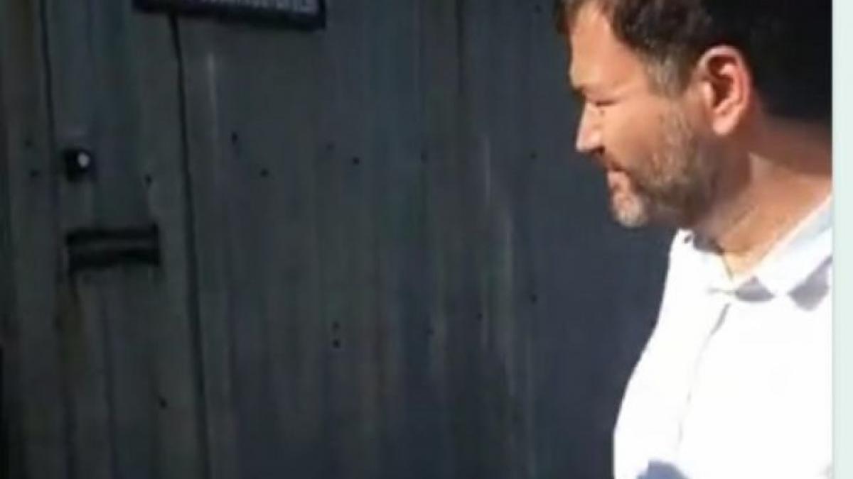 sef garda mediu dat afara curte societate