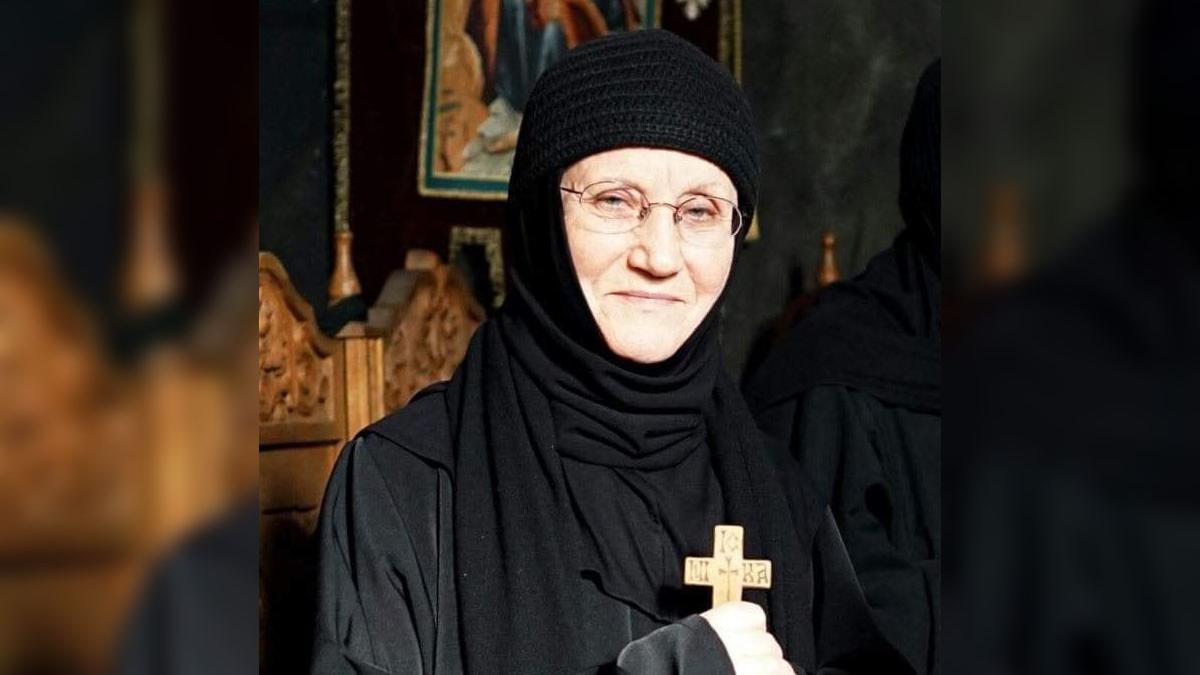 sicriul trup maicii siluana vlad depus biserica iasi