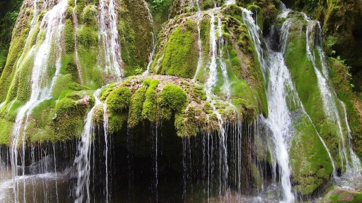 decanul facultatii geografie aceasta cascada reface