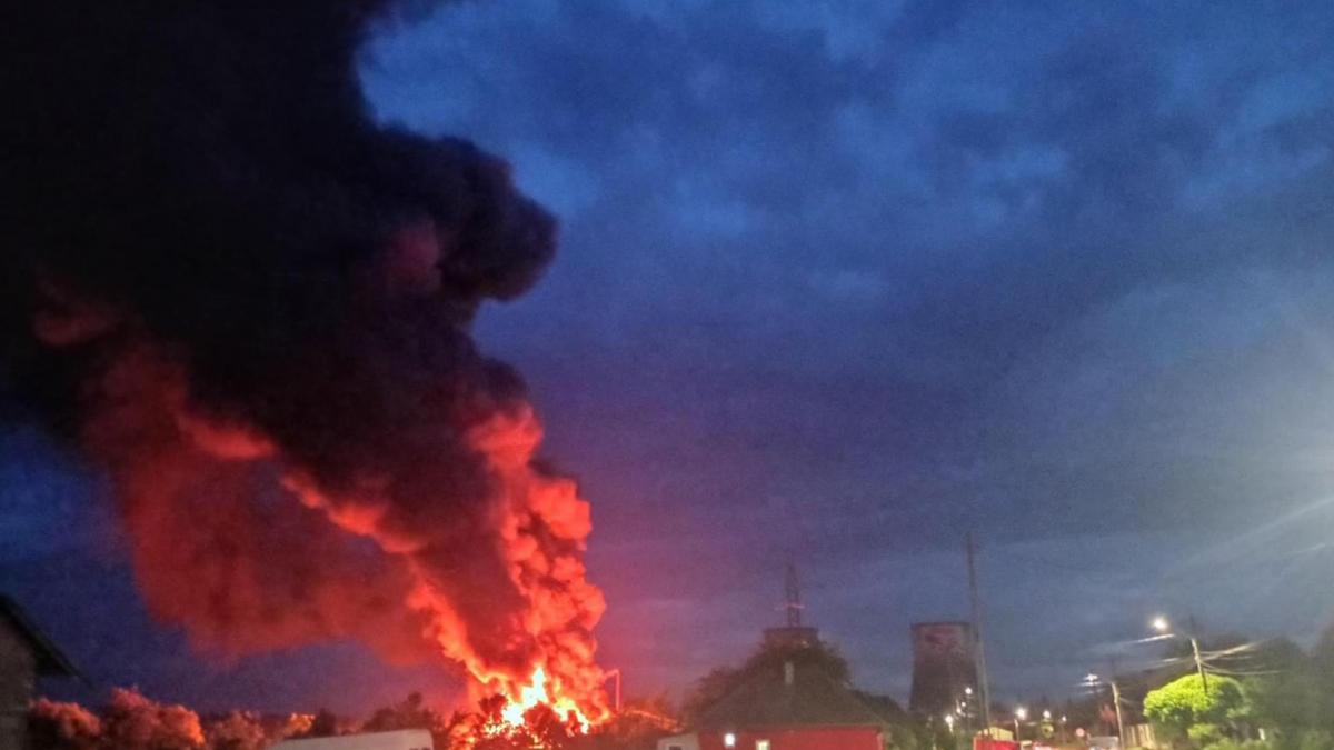 incendiu violent la o fabrica de mobila din mures