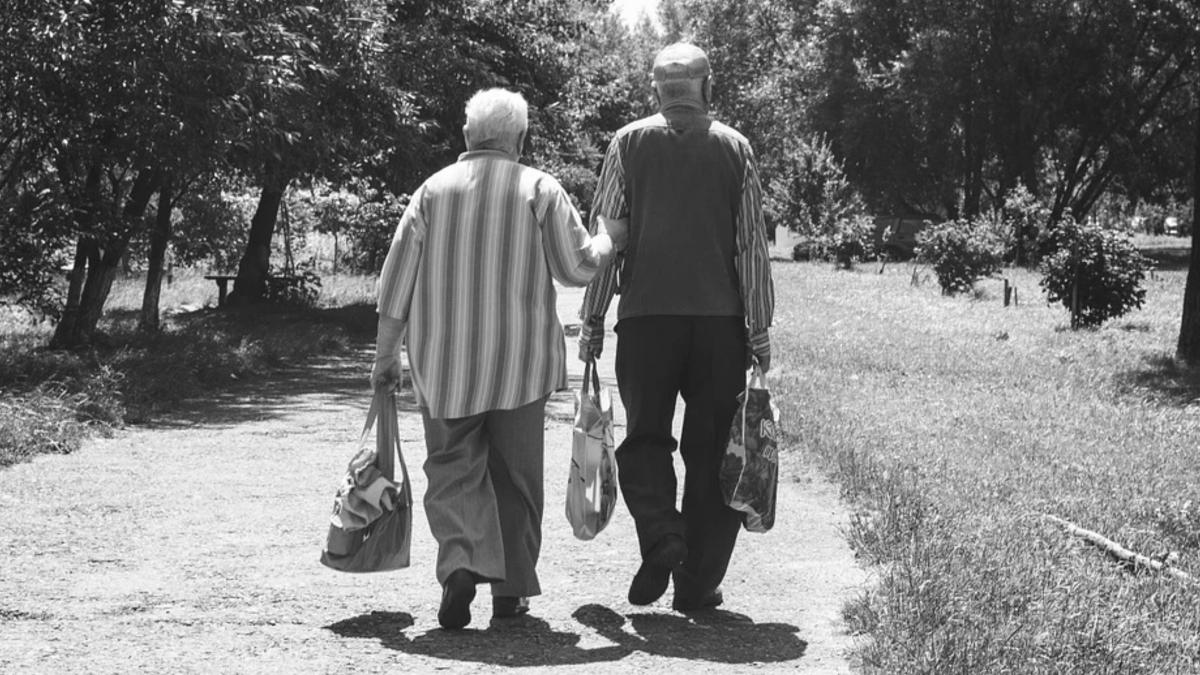 un batran din spania gest deosebit de frumos pentru sotia lui care sufera de artrita dupa ce