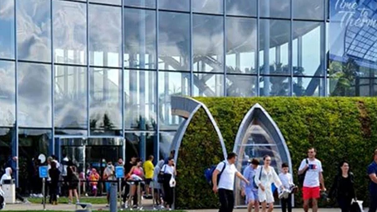 sute de oameni evacuati parc avatic distractii capitala