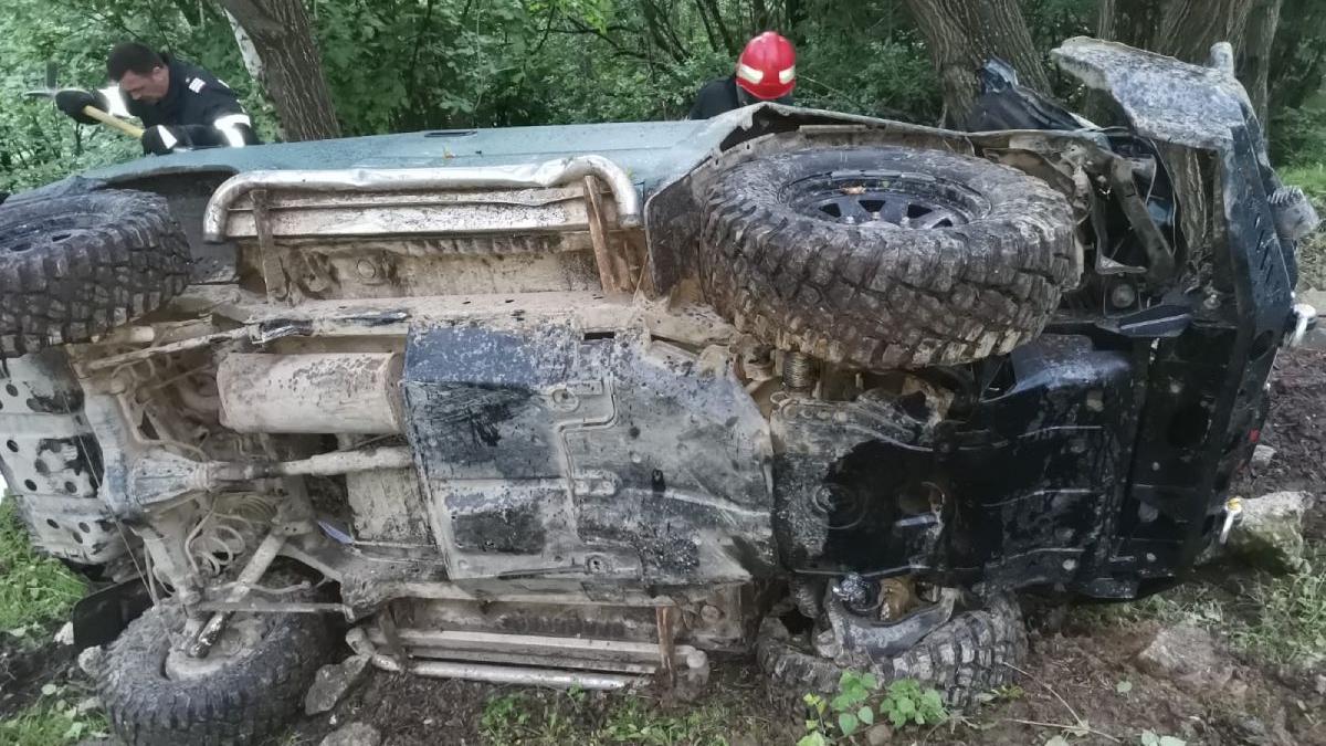 tanar murit petrecere ziua lui masina rasturnat