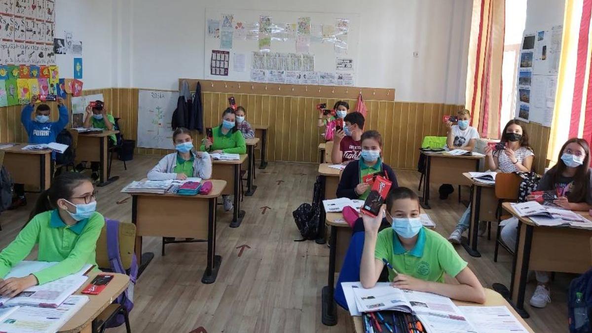 elevi scoala schela galati premiati ciocolata clasa curata