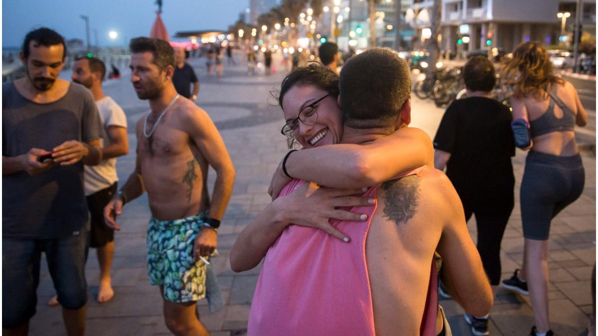 israel renunta masca public