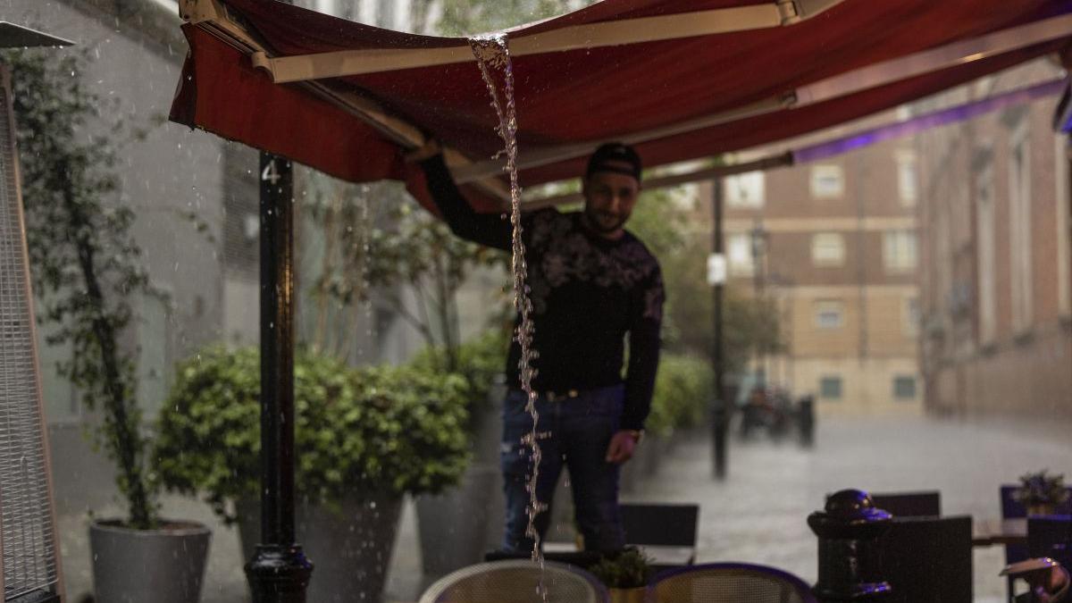 cod galben 17 iunie ploi torentiale vijelii descarcari electrice